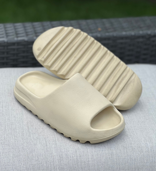 Yeezy Slide ‘Bone’ 2022 Sz 7