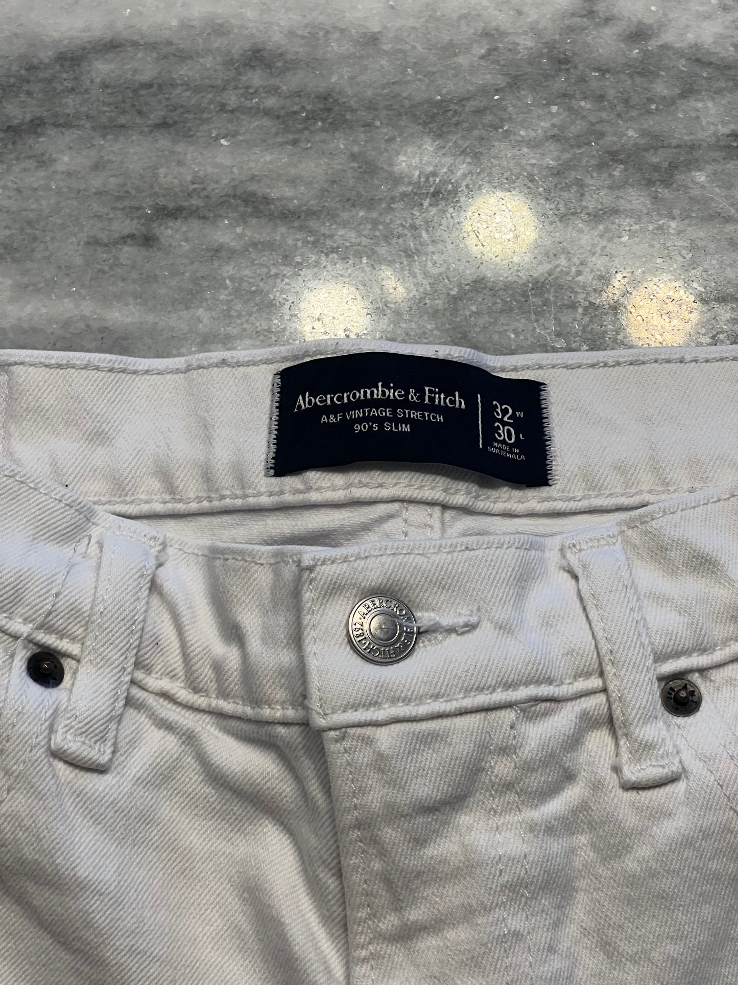 A&F 90's White Jeans 32W x 30L