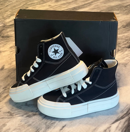 Converse Hightops Size: 7W